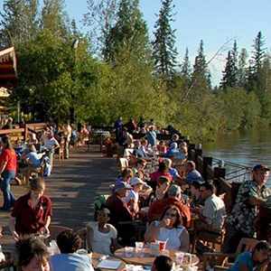 Pike's Waterfront Lodge